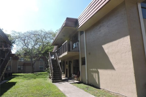 Снять в аренду кондоминиум в Майами, Флорида 2 спальни, 69.68м2, № 1955158 - фото 1