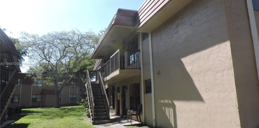 Кондоминиум с 2 спальнями в Майами, Флорида № 1955158