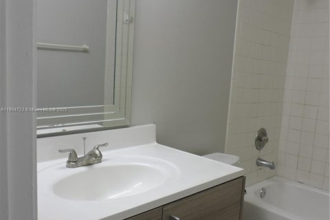 Снять в аренду кондоминиум в Майами, Флорида 2 спальни, 69.68м2, № 1955158 - фото 16