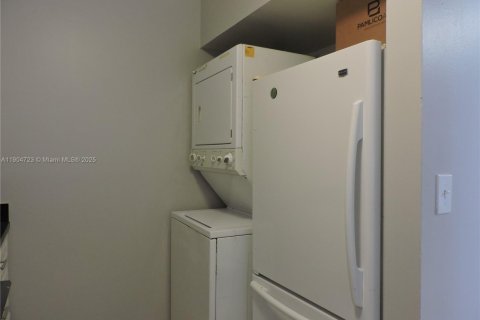 Снять в аренду кондоминиум в Майами, Флорида 2 спальни, 69.68м2, № 1955158 - фото 6