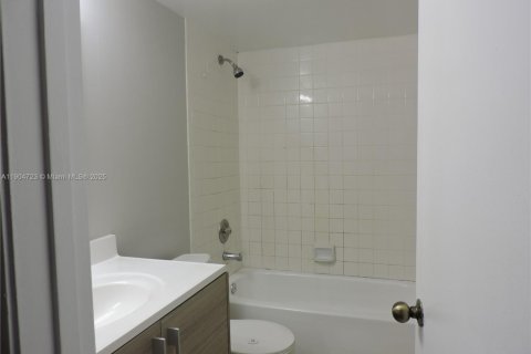 Снять в аренду кондоминиум в Майами, Флорида 2 спальни, 69.68м2, № 1955158 - фото 18