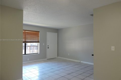 Снять в аренду кондоминиум в Майами, Флорида 2 спальни, 69.68м2, № 1955158 - фото 9