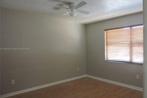 Снять в аренду кондоминиум в Майами, Флорида 2 спальни, 69.68м2, № 1955158 - фото 15