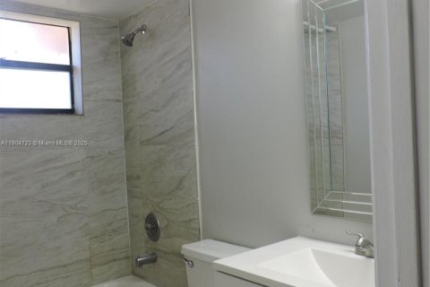 Снять в аренду кондоминиум в Майами, Флорида 2 спальни, 69.68м2, № 1955158 - фото 11