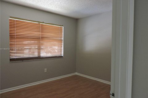 Снять в аренду кондоминиум в Майами, Флорида 2 спальни, 69.68м2, № 1955158 - фото 12