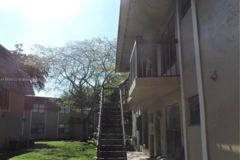 Снять в аренду кондоминиум в Майами, Флорида 2 спальни, 69.68м2, № 1955158 - фото 2