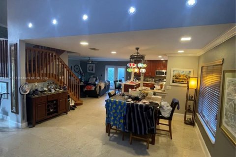 Villa ou maison à louer à Hollywood, Floride: 3 chambres, 187.2 m2 № 2026819 - photo 3