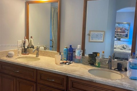 Villa ou maison à louer à Hollywood, Floride: 3 chambres, 187.2 m2 № 2026819 - photo 10