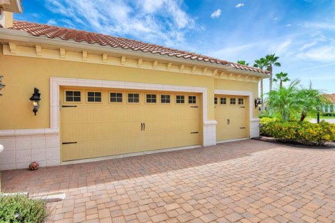 House in Lakewood Ranch, Florida 3 bedrooms, 249.07 sq.m. № 1912897 - photo 6