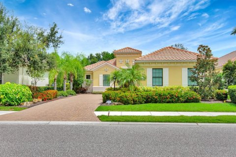 House in Lakewood Ranch, Florida 3 bedrooms, 249.07 sq.m. № 1912897 - photo 1