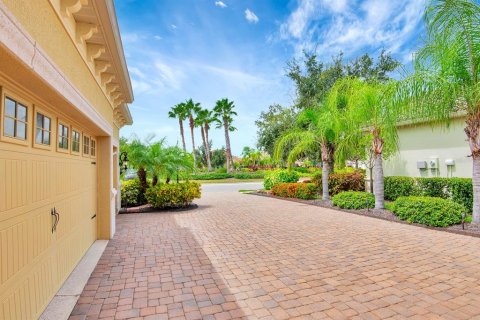 House in Lakewood Ranch, Florida 3 bedrooms, 249.07 sq.m. № 1912897 - photo 7