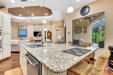 House in Lakewood Ranch, Florida 3 bedrooms, 249.07 sq.m. № 1912897 - photo 13