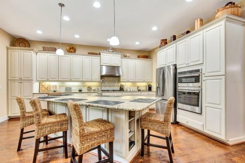 House in Lakewood Ranch, Florida 3 bedrooms, 249.07 sq.m. № 1912897 - photo 15