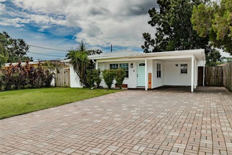 House in Tampa, Florida 2 bedrooms, 147.71 sq.m. № 1885291 - photo 1
