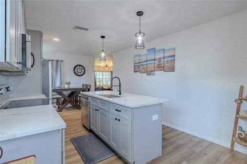 House in Tampa, Florida 2 bedrooms, 147.71 sq.m. № 1885291 - photo 20