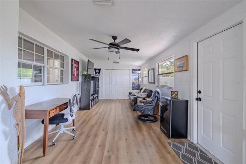 House in Tampa, Florida 2 bedrooms, 147.71 sq.m. № 1885291 - photo 23