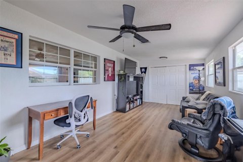 House in Tampa, Florida 2 bedrooms, 147.71 sq.m. № 1885291 - photo 24