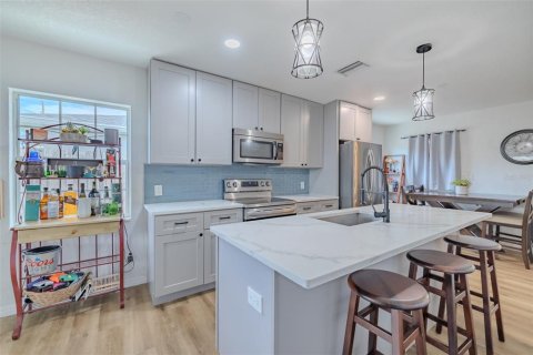 House in Tampa, Florida 2 bedrooms, 147.71 sq.m. № 1885291 - photo 17