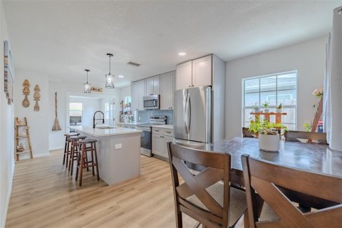 House in Tampa, Florida 2 bedrooms, 147.71 sq.m. № 1885291 - photo 14