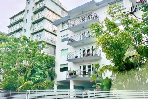 Condo in Miami Beach, Florida, 1 bedroom  № 1705184 - photo 17