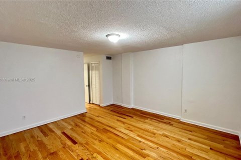 Condo in Miami Beach, Florida, 1 bedroom  № 1705184 - photo 14