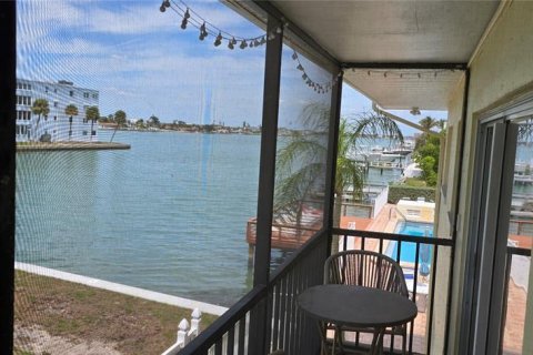 Condominio en Saint Pete Beach, Florida, 1 dormitorio  № 2212001