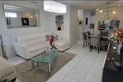 Condominio en venta en Miami, Florida, 2 dormitorios, 75.25 m2 № 2079311 - foto 4