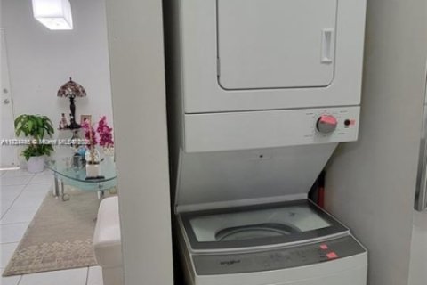 Condominio en venta en Miami, Florida, 2 dormitorios, 75.25 m2 № 2079311 - foto 10