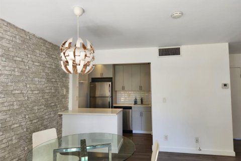 Copropriété à louer à Hollywood, Floride: 1 chambre, 41.81 m2 № 2038532 - photo 9