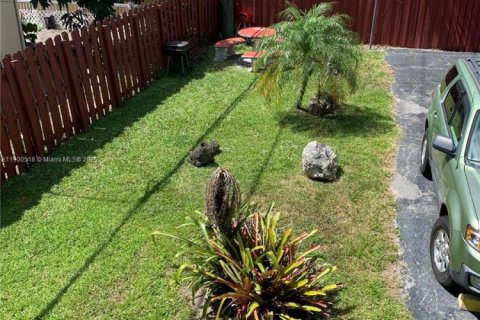 Condo in Hollywood, Florida, 1 bedroom  № 2015087 - photo 7