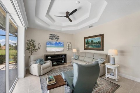 House in Rotonda, Florida 3 bedrooms, 173.36 sq.m. № 1911871 - photo 15