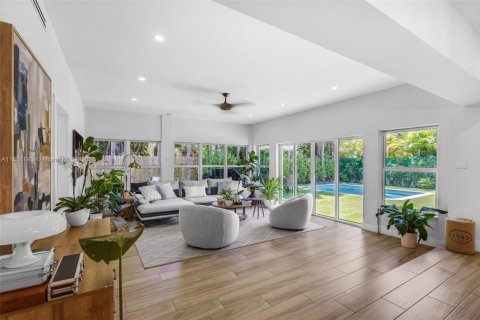 House in Key Biscayne, Florida 5 bedrooms № 1891650 - photo 1