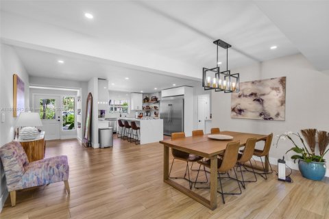 House in Key Biscayne, Florida 5 bedrooms № 1891650 - photo 13