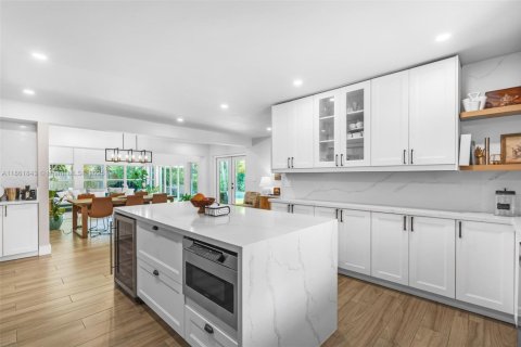 House in Key Biscayne, Florida 5 bedrooms № 1891650 - photo 16