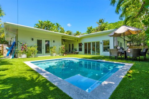 House in Key Biscayne, Florida 5 bedrooms № 1891650 - photo 2