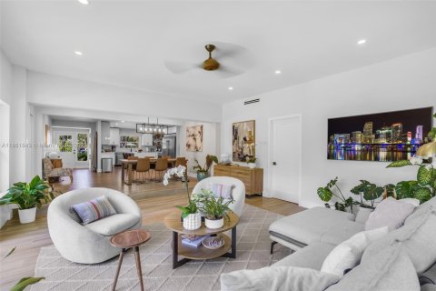 House in Key Biscayne, Florida 5 bedrooms № 1891650 - photo 12