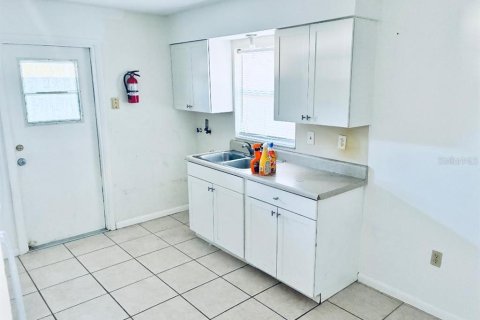 House in Lakeland, Florida 2 bedrooms, 84.91 sq.m. № 2101712 - photo 3