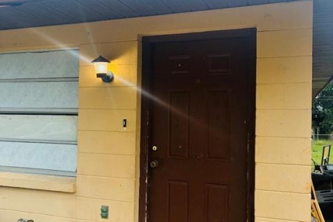 House in Lakeland, Florida 2 bedrooms, 84.91 sq.m. № 2101712