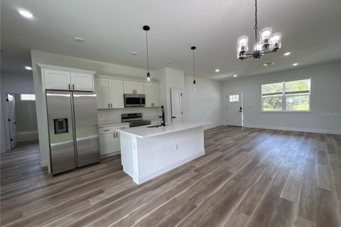 House in Citrus Springs, Florida 4 bedrooms, 141.03 sq.m. № 2224492 - photo 2