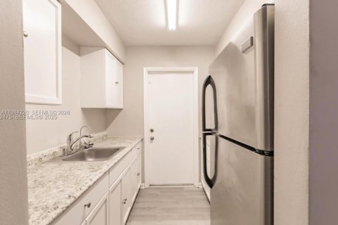 Copropriété à louer à Hollywood, Floride: 1 chambre, 53.88 m2 № 2045482 - photo 2