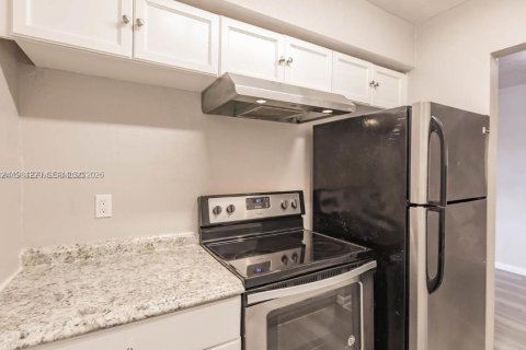 Copropriété à louer à Hollywood, Floride: 1 chambre, 53.88 m2 № 2045482 - photo 3