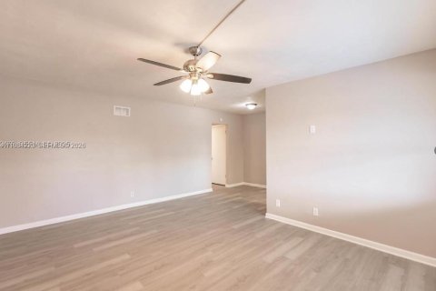 Copropriété à louer à Hollywood, Floride: 1 chambre, 53.88 m2 № 2045482 - photo 11