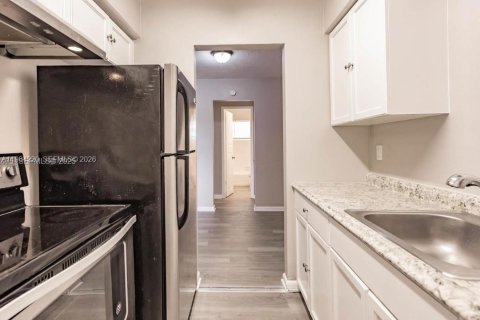 Copropriété à louer à Hollywood, Floride: 1 chambre, 53.88 m2 № 2045482 - photo 4