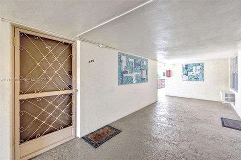 Condominio en venta en Miami, Florida, 1 dormitorio, 82.03 m2 № 2034593 - foto 21