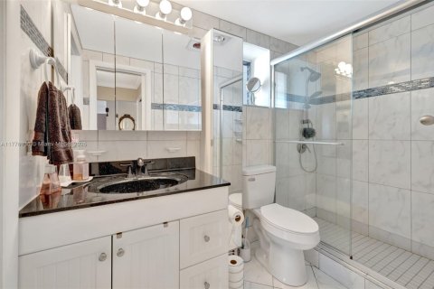 Condominio en venta en Miami, Florida, 1 dormitorio, 82.03 m2 № 2034593 - foto 19