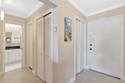 Condominio en venta en Miami, Florida, 1 dormitorio, 82.03 m2 № 2034593 - foto 14