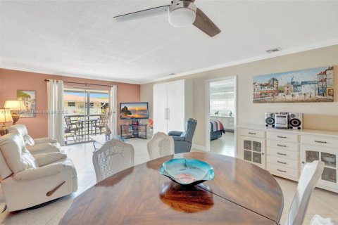 Condominio en Miami, Florida, 1 dormitorio  № 2034593