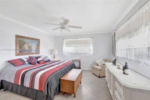 Condominio en venta en Miami, Florida, 1 dormitorio, 82.03 m2 № 2034593 - foto 16