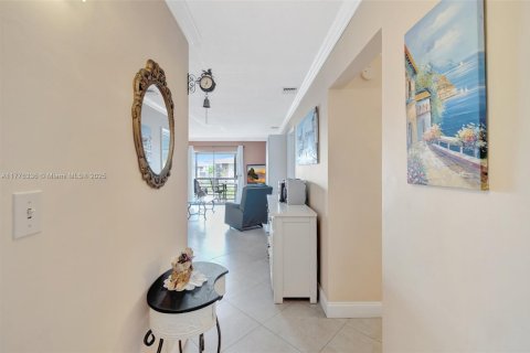 Condominio en venta en Miami, Florida, 1 dormitorio, 82.03 m2 № 2034593 - foto 13