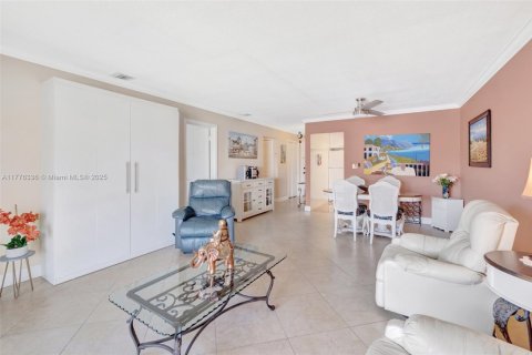 Condominio en venta en Miami, Florida, 1 dormitorio, 82.03 m2 № 2034593 - foto 7